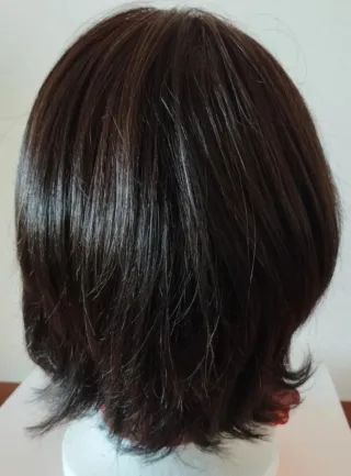 Peluca castaño oscuro natural