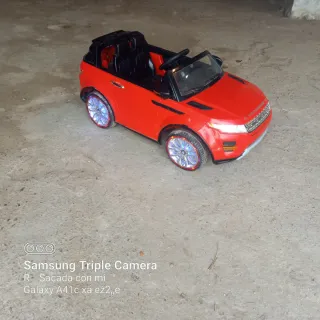 Coche electrónico infantil con luces y sonidos