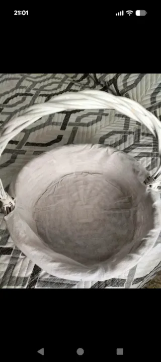 Cesta de mimbre y tela