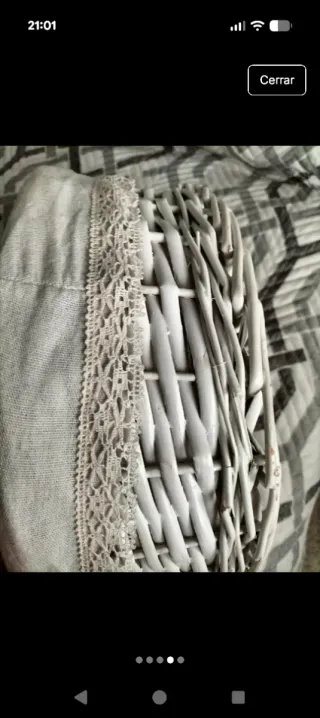 Cesta de mimbre y tela