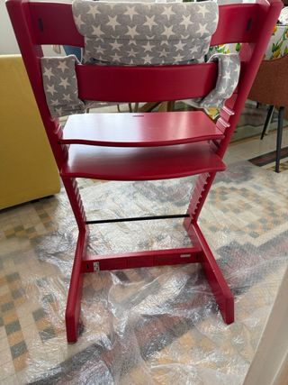Trona Stokke Roja + Funda Estrellas