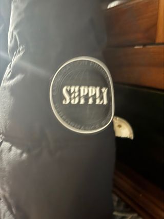 Abrigo negro talla XS con capucha