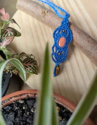 Collar Macramé con Piedras Naranja y Azul
