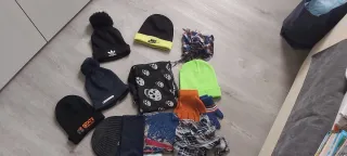 Cappellini Nike e Adidas e altre sciarpe e foulard