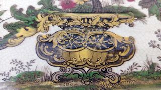 Plato de porcelana Mellor, Venables & Co.
