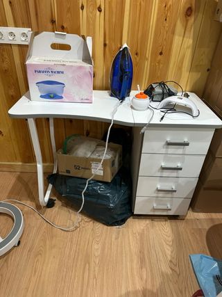 Mesa estética con cajones PRECIO NUEVA 140 €