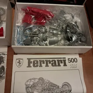 Lote de maquetas Revival Alfa y Ferrari para María