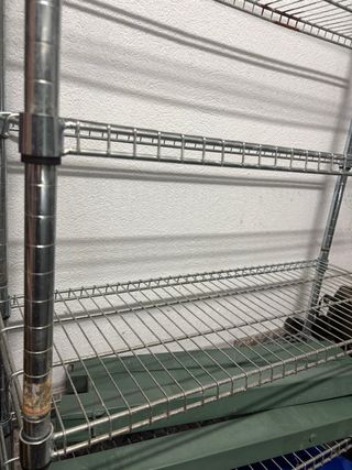 Estanterías metálicas de almacenamiento