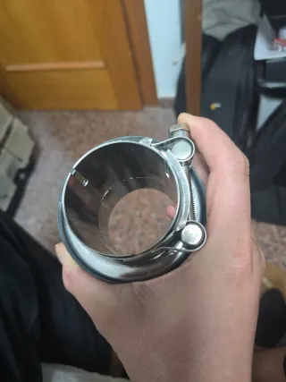 Cola de escape carbono nueva