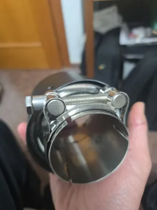 Cola de escape carbono nueva