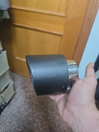 Cola de escape carbono nueva