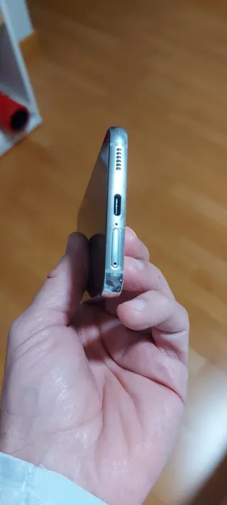 Samsung Galaxy S22 128GB Plata SM-S9010