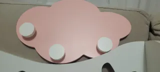 Repisas y perchero infantil blanco