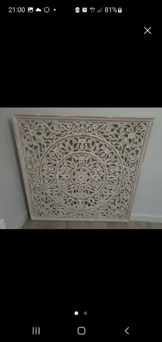 Cabecero de madera tallada beige