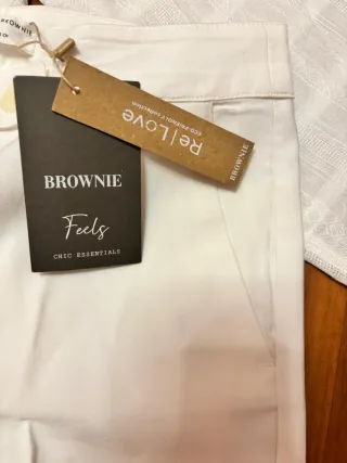 Ropa brownie S camisa y pantalón blanco