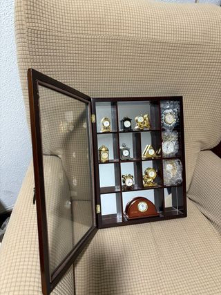 Expositor de madera para relojes y figuras