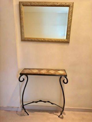 Recibidor y espejo de entrada