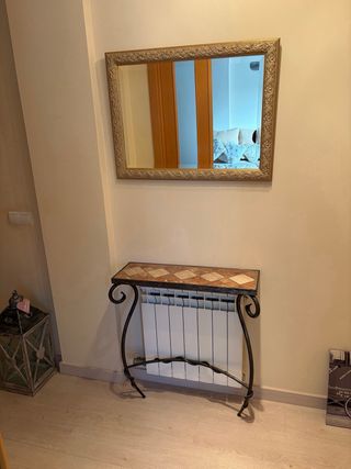 Recibidor y espejo de entrada