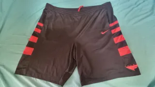 Pantalón corto Nike negro y rojo