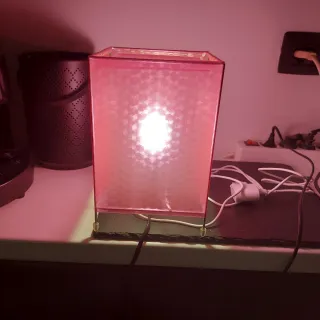 Lampada da tavolo rosa