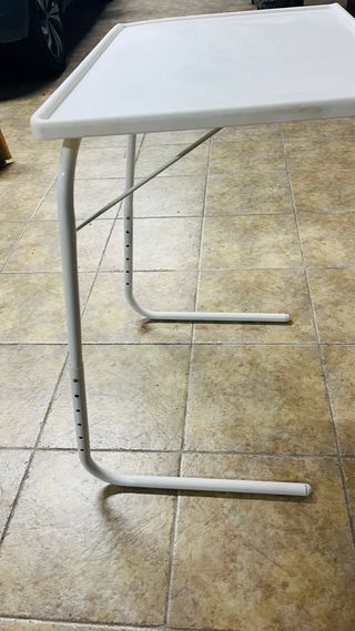 Mesa auxiliar plegable blanca