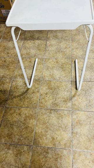 Mesa auxiliar plegable blanca