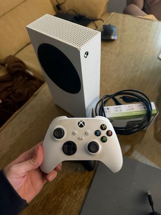 Xbox Series S 512GB + 2 Mandos