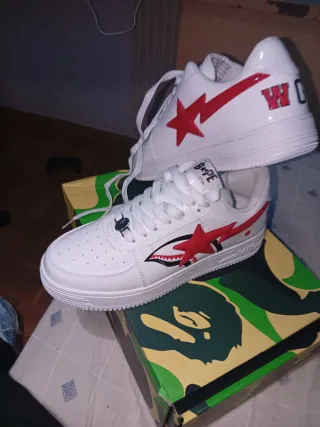 Bapesta Rojas y Blancas Talla 43