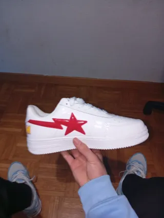 Bapesta Rojas y Blancas Talla 43