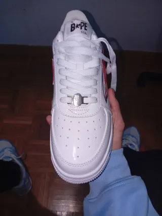 Bapesta Rojas y Blancas Talla 43