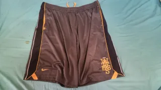 Pantalón corto deportivo Nike amarillo y negro