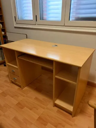 Escritorio madera con cajones y estantes