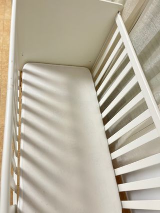 Cuna de bebé blanca