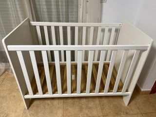 Cuna de bebé blanca