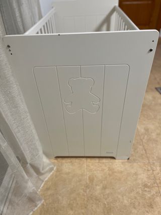 Cuna de bebé blanca