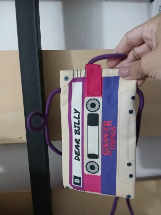 Bolsito Stranger Things Cassette Dear Billy