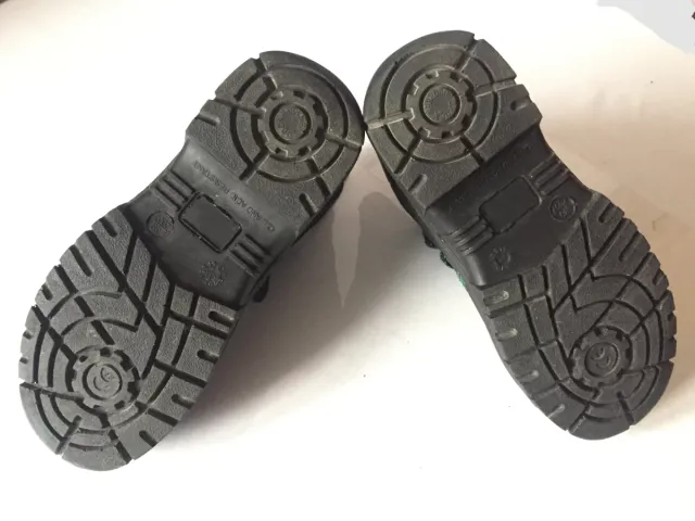 Botas Riverty Talla 39 Negras y Verdes