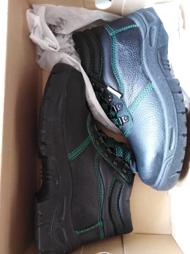 Botas Riverty Talla 39 Negras y Verdes