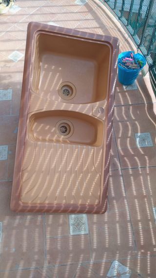 Lavabo de cocina doble marrón