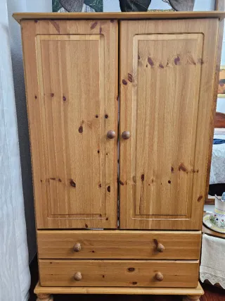 Armario clásico de pino