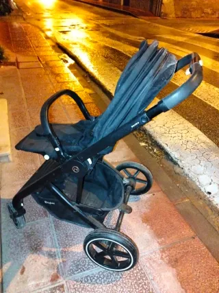 Passeggino Cybex con ovetto nero