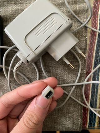 Nintendo 2DS XL Negra y Azul con Estuche + Cargado