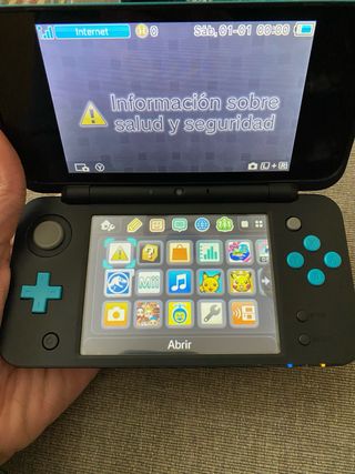 Nintendo 2DS XL Negra y Azul con Estuche + Cargado