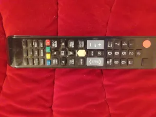 Televisor Samsung 65 Negro con patas Negociable