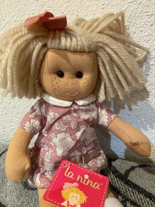 Muñeca La Niña trapo rosa floral