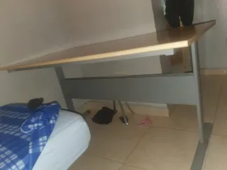 Mesa grande de madera y metal