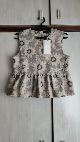 Top peplum flores Zara beige/negro