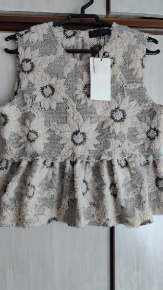 Top peplum flores Zara beige/negro