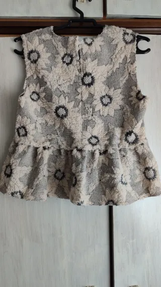 Top peplum flores Zara beige/negro