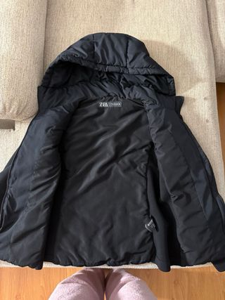 Abrigo Zara Negro con Capucha
